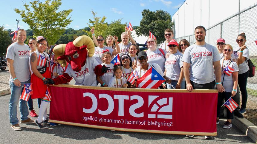 博彩网站 at the Springfield Puerto Rican Parade